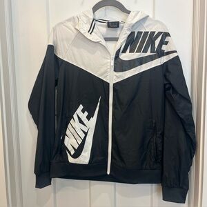 Nike Woman’s Hooded Windbreaker Jacket Colorblock Windrunner Size XL Black White